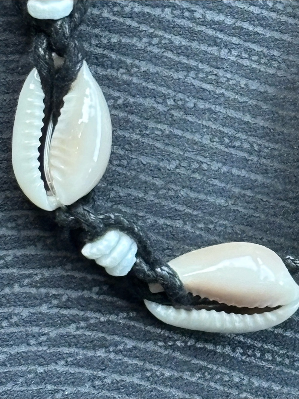 Black and Cream Cowrie Shell Bracelet/Anklet - Picture 3 of 8